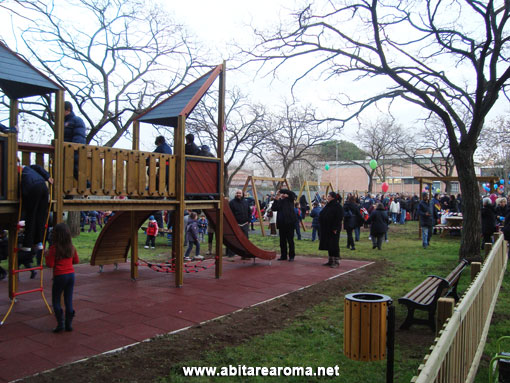 Inaugurati i nuovi giochi nel parco di piazza Sacco a Pietralata
