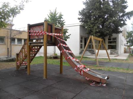 Il giardino del plesso scolastico di via Luigi Nono è da risanare