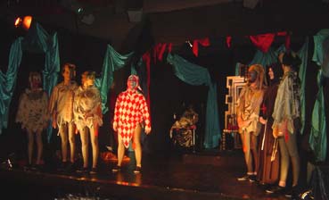 La compagnia “Il Pungiglione” in scena al Teatro della Forma