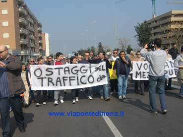 Primo corteo di protesta a Ponte di Nona