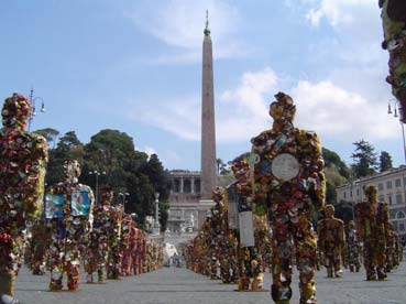 Trash people a piazza del Popolo