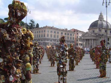 Trash people a piazza del Popolo