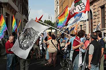 Arrestati a Mosca i membri di una delegazione per la difesa dei diritti civili: Cappato e Mazzocchi liberati nel pomeriggio, esponenti russi ancora trattenuti