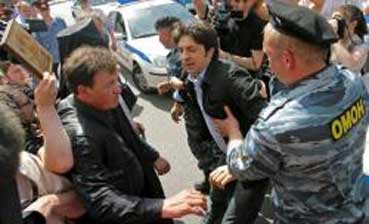 Arrestati a Mosca i membri di una delegazione per la difesa dei diritti civili: Cappato e Mazzocchi liberati nel pomeriggio, esponenti russi ancora trattenuti