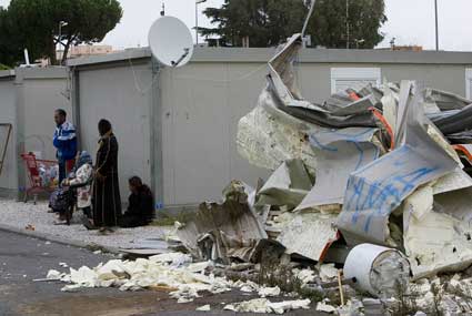 Sgombero parziale nel campo nomadi di via Gordiani