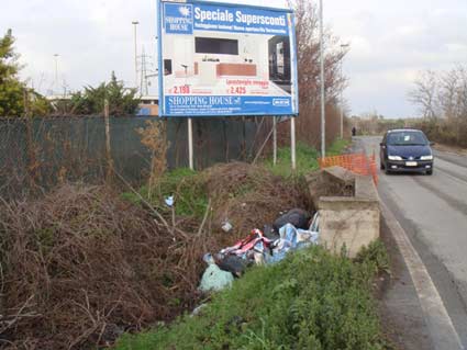 Zone pattumiera in bella vista a Tor Tre Teste