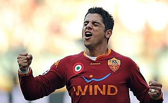 I giallorossi piegano la Fiorentina grazie a Cicinho