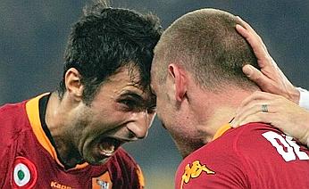 La Roma risorge in tre minuti e piega il Milan