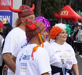 Jonathan Yego (Kenia) e Galina Bogomolova (Russia) vincono la maratona di Roma