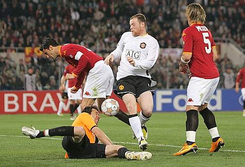 Ancora una batosta contro il Manchester United. C.Ronaldo e Rooney castigano la Roma