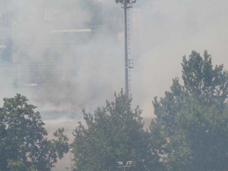 Incendio minaccia l’impianto d’atletica e rugby a Tor Tre Teste