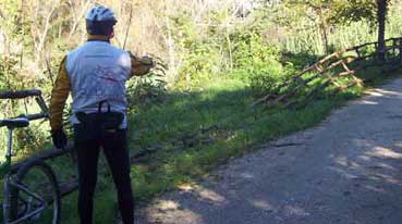 La pista ciclabile lungo l’Aniene da segni di cedimento