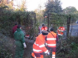 Sgomberato insediamento abusivo in via dei Campi Sportivi 100