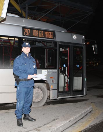 Bus sotto sorveglianza: da stanotte vigili ai capolinea