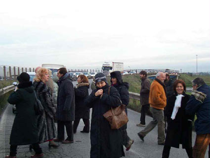 Nuova Tor Vergata: la protesta contro l’antenna di telefonia