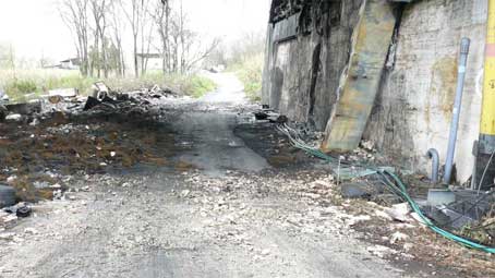 Incendio doloso sotto il viadotto della Magliana