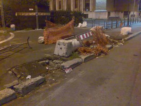 Il Comune ripari i colonnotti e il marciapiede in via Triboniano