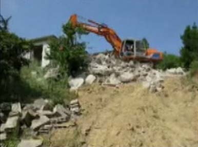 Demolita costruzione abusiva nel parco urbano di Monte Mario