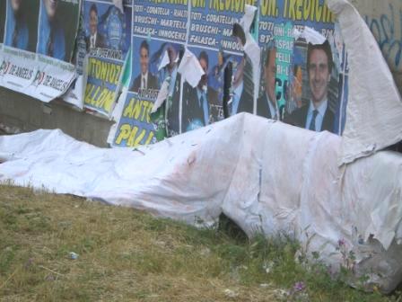 Anche l’XI Municipio protagonista delle ‘affissioni selvagge’