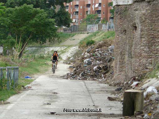Ciclabilità romana… un optional!