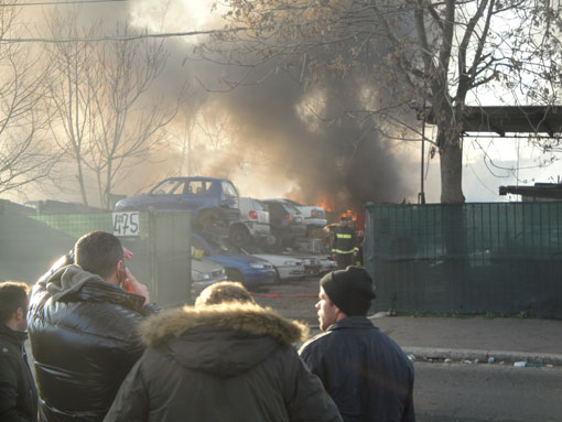 In fiamme un autodemolitore sulla Togliatti