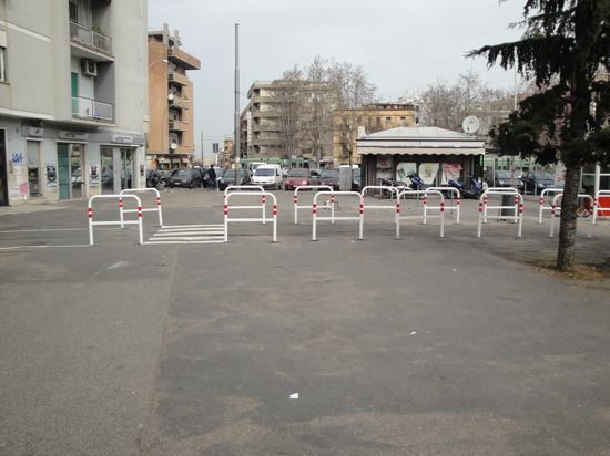 Via dei Castani, alla faccia del ‘Passo Carrabile’