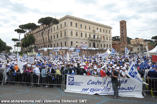 Tabaccai in piazza per chiedere maggiore sicurezza