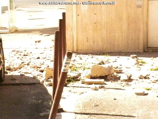 Caduta cornicione in via delle Calendule a Centocelle