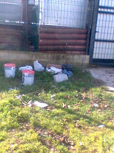 Degrado e abbandono nell’area tra via di Casa Calda e via dei Ruderi di Casa Calda