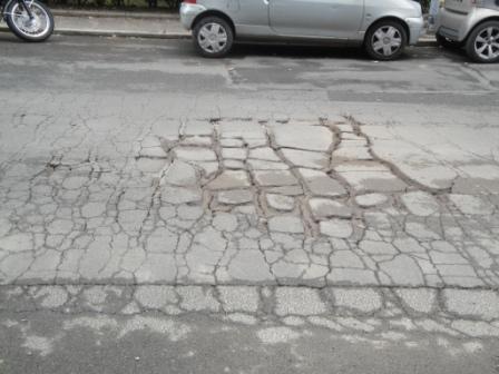 Perché una strada riasfaltata dura solo un anno?