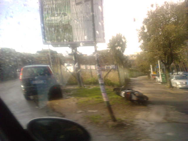Degrado in via Virginia Agnelli