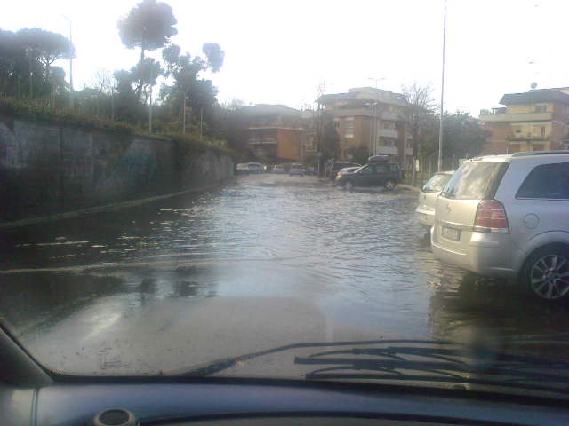 Degrado in via Virginia Agnelli