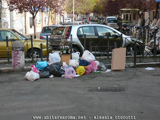 Pigneto/Rifiuti in strada: bocciata mozione Pdl per più controlli