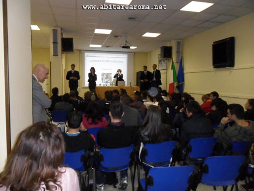 ‘La banca fuori la scuola’