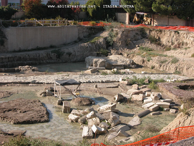 Il Mausoleo di Marco Nonio Macrino rischia di essere cancellato da tre palazzine