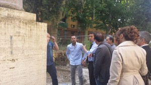 il sindaco marino perplesso visita il cantiere sospeso di piazza del quarticciolo
