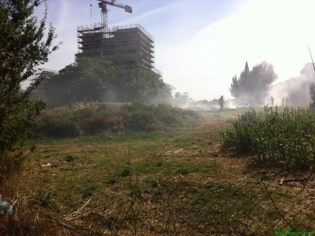 Intervento pompieri incendio sterpaglie via Pasini via Tondi Pietralata