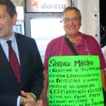 Moriconi con Marino ed il cartello sui roghi di via Salviati