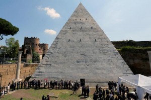 Piramide Cestia restyling in Rome