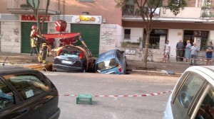 10 settembre 2012: auto nella voragine di via Dulceri