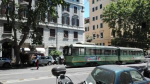 Tram fermo viale regina margherita causa rottura cavi causata da gru
