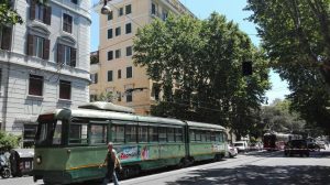 Tram fermo viale regina margherita causa rottura cavi causata da gru1