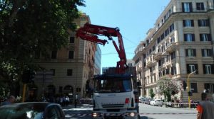 Tram fermo viale regina margherita causa rottura cavi causata da gru2