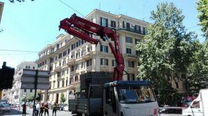 Tram fermo viale regina margherita causa rottura cavi causata da gru3