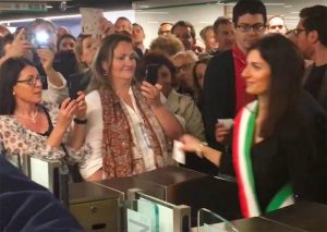 San Giovanni, stazione Metro C, ore 12: parte il primo treno dalla nuova stazione