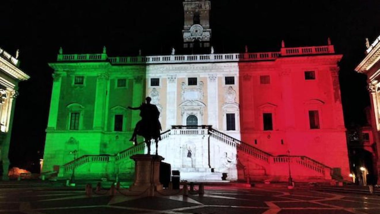 Il Campidoglio si illumina con il Tricolore