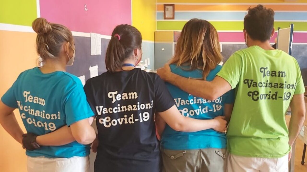 Roma, l'iniziativa per promuovere le vaccinazioni: gadget a chi si